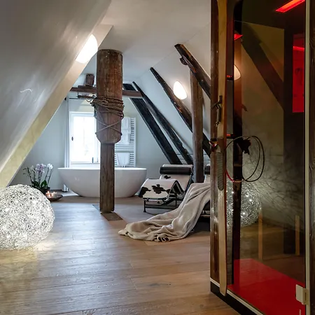 Hezelhof فندق 4*