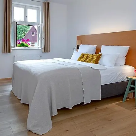 Hezelhof 4*